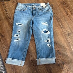 💙Maurices Blue Distressed Capri Jeans💙
